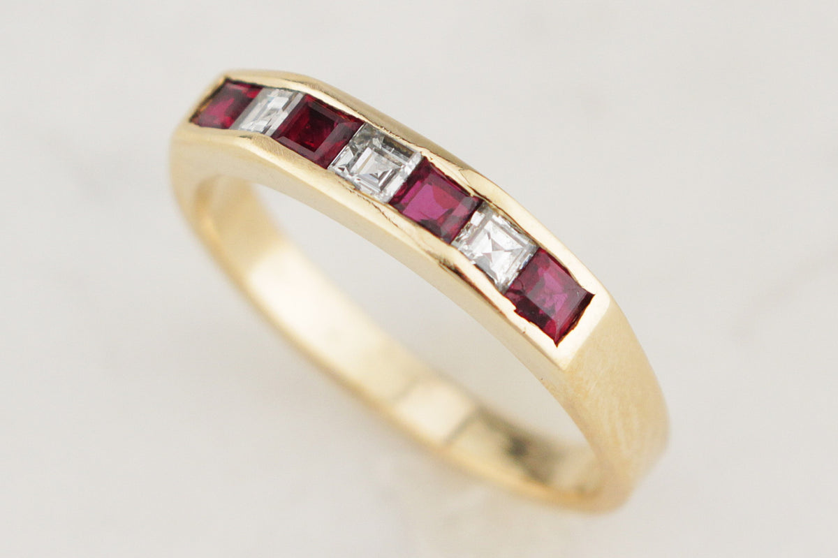 VINTAGE ESTATE RUBY &amp; DIAMOND RING 18ct GOLD