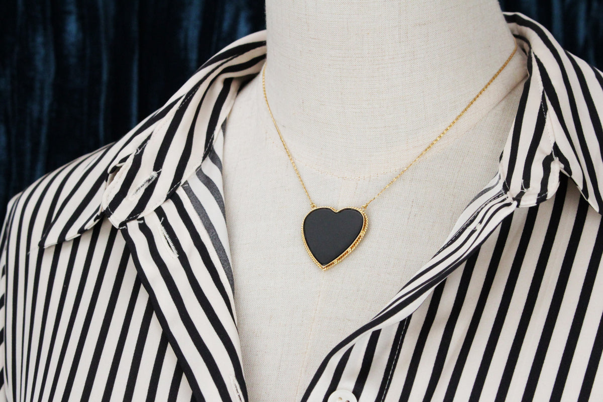VINTAGE c1970 ONYX HEART PENDANT &amp; CHAIN 18ct GOLD