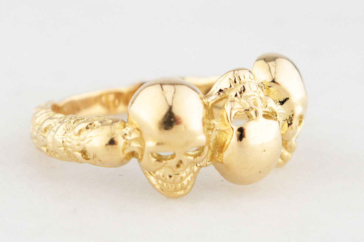CONTEMPORARY 18ct GOLD TRIPLE SKULL RING