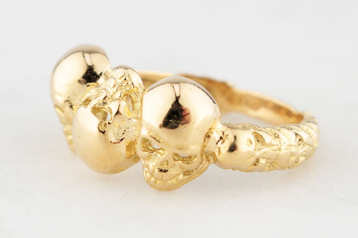 CONTEMPORARY 18ct GOLD TRIPLE SKULL RING