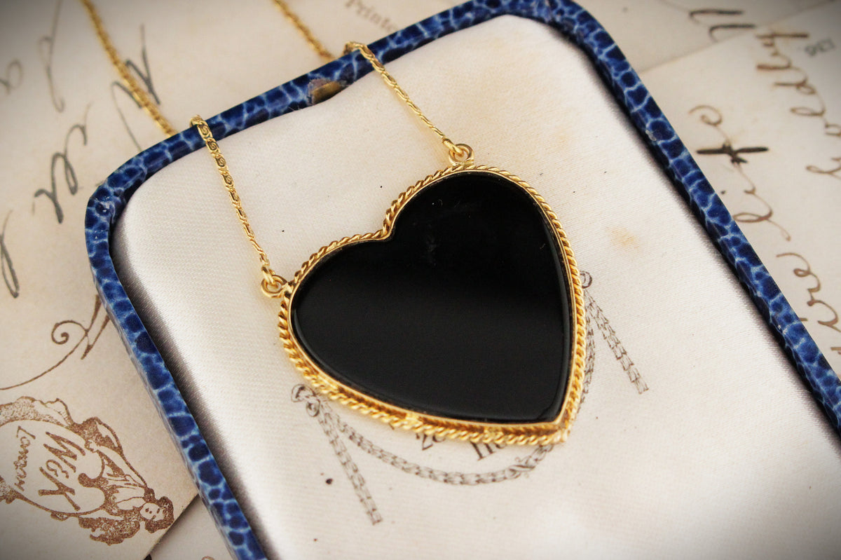 VINTAGE c1970 ONYX HEART PENDANT &amp; CHAIN 18ct GOLD
