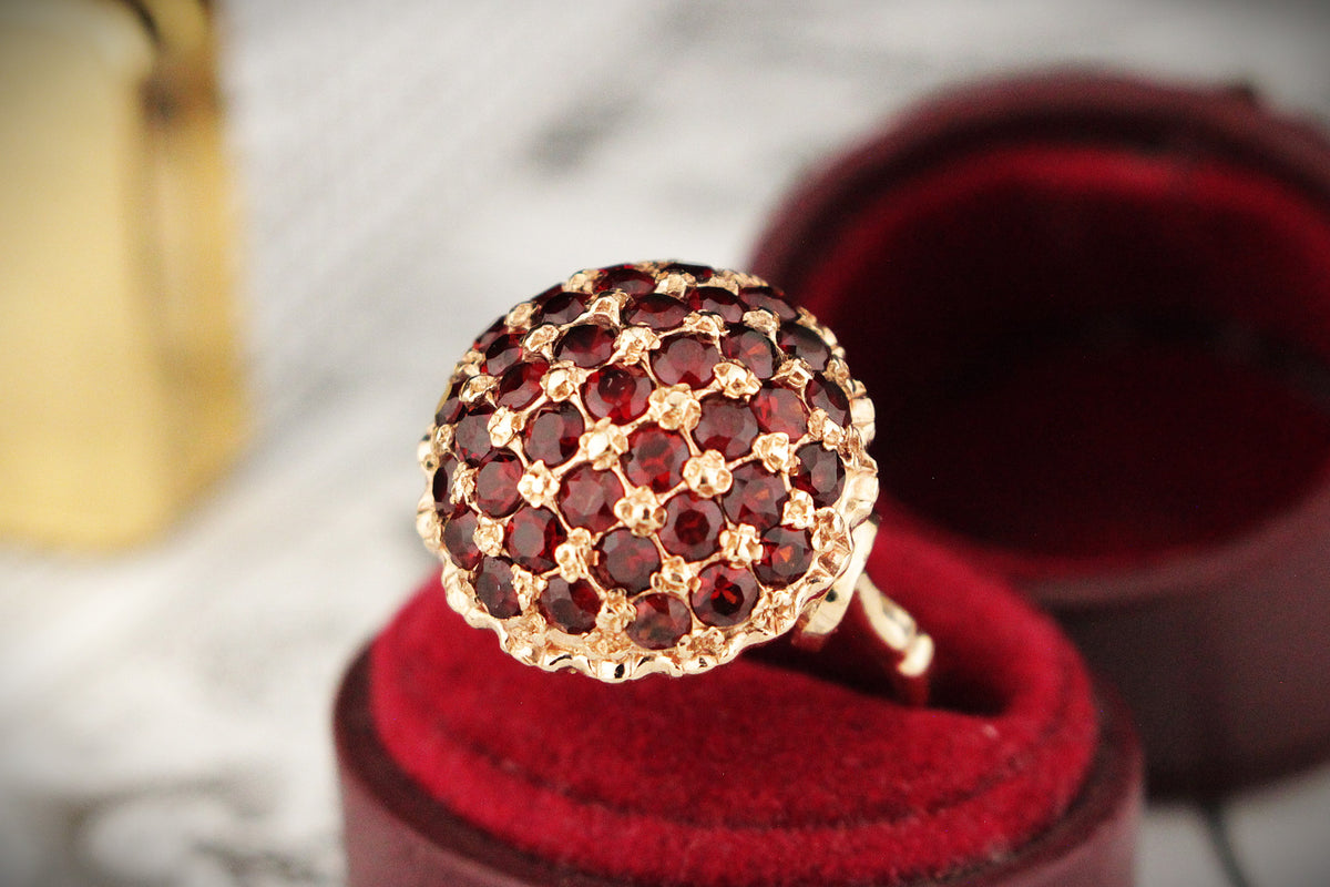 MID CENTURY 1966 GARNET COCKTAIL RING 9ct GOLD