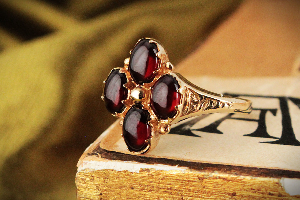RETRO 1979 PYROPE GARNET RING 9ct GOLD