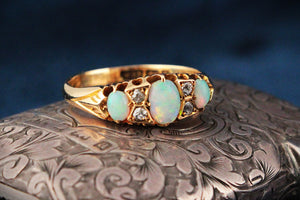ANTIQUE EDWARDIAN 1909 OPAL & DIAMOND RING 18ct GOLD