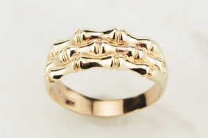 VINTAGE 1941 CHESTER BAMBOO BAND RING ON 9ct YELLOW GOLD