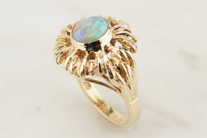 VINTAGE MID CENTURY c1960 SOLID JELLY OPAL RING ON 9ct YELLOW GOLD