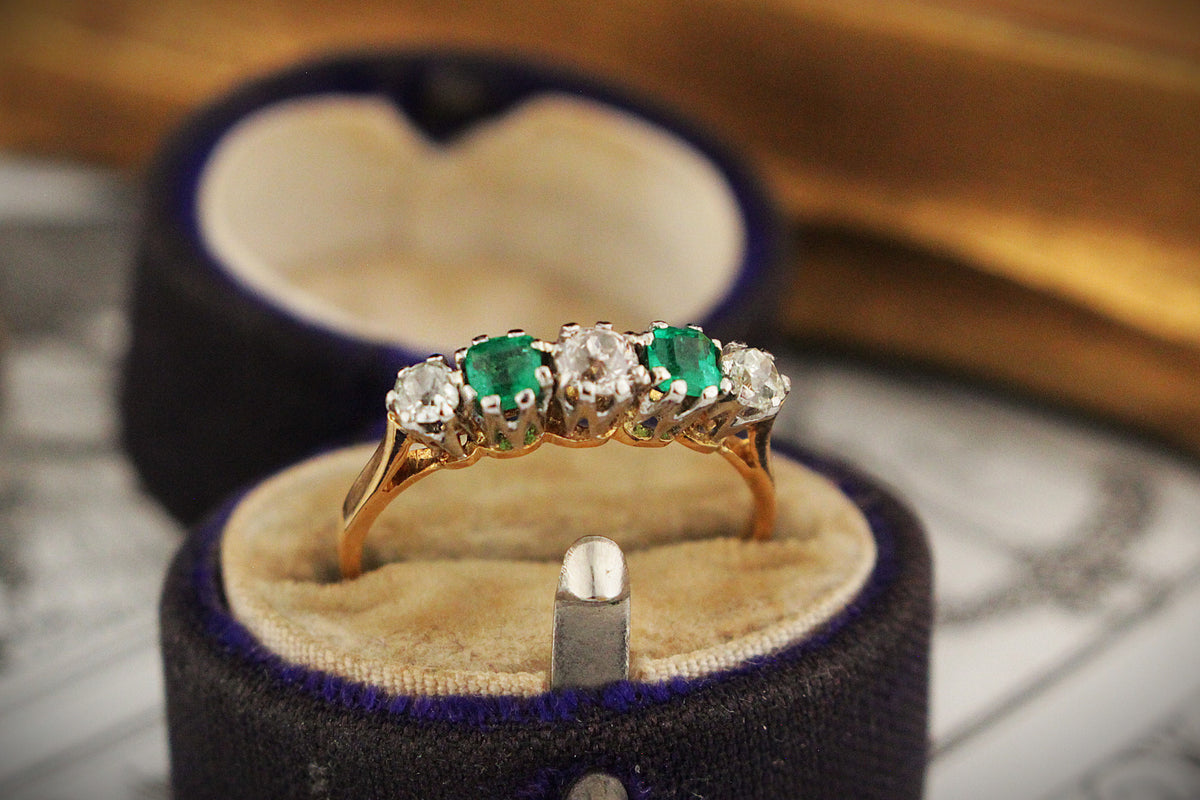 ANTIQUE EDWARDIAN c1910 FIVE STONE EMERALD & DIAMOND RING 18ct GOLD & PLATINUM