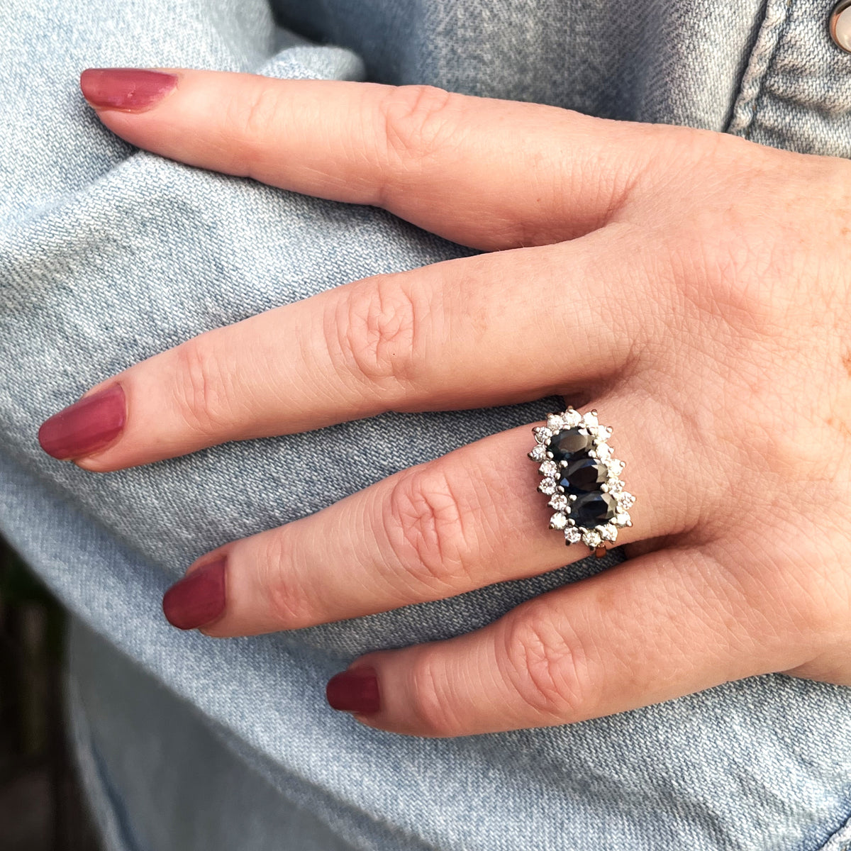 RETRO 1987 SAPPHIRE &amp; DIAMOND RING 18ct GOLD