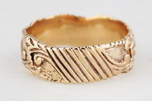 VINTAGE ETCHED BAND RING 9ct GOLD