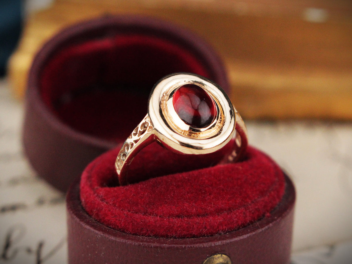 ANTIQUE EDWARDIAN GARNET RING 9ct GOLD