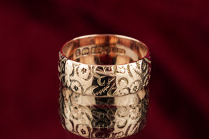 ANTIQUE VICTORIAN 1882 9ct GOLD FLORAL ETCHED BAND