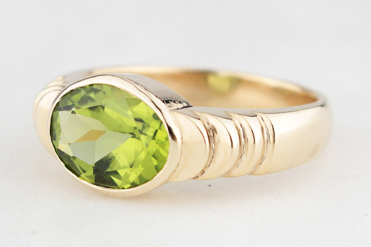 BESPOKE PERIDOT RING 9ct GOLD