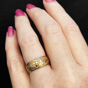 ANTIQUE EDWARDIAN 1904 ETCHED BAND 9ct GOLD