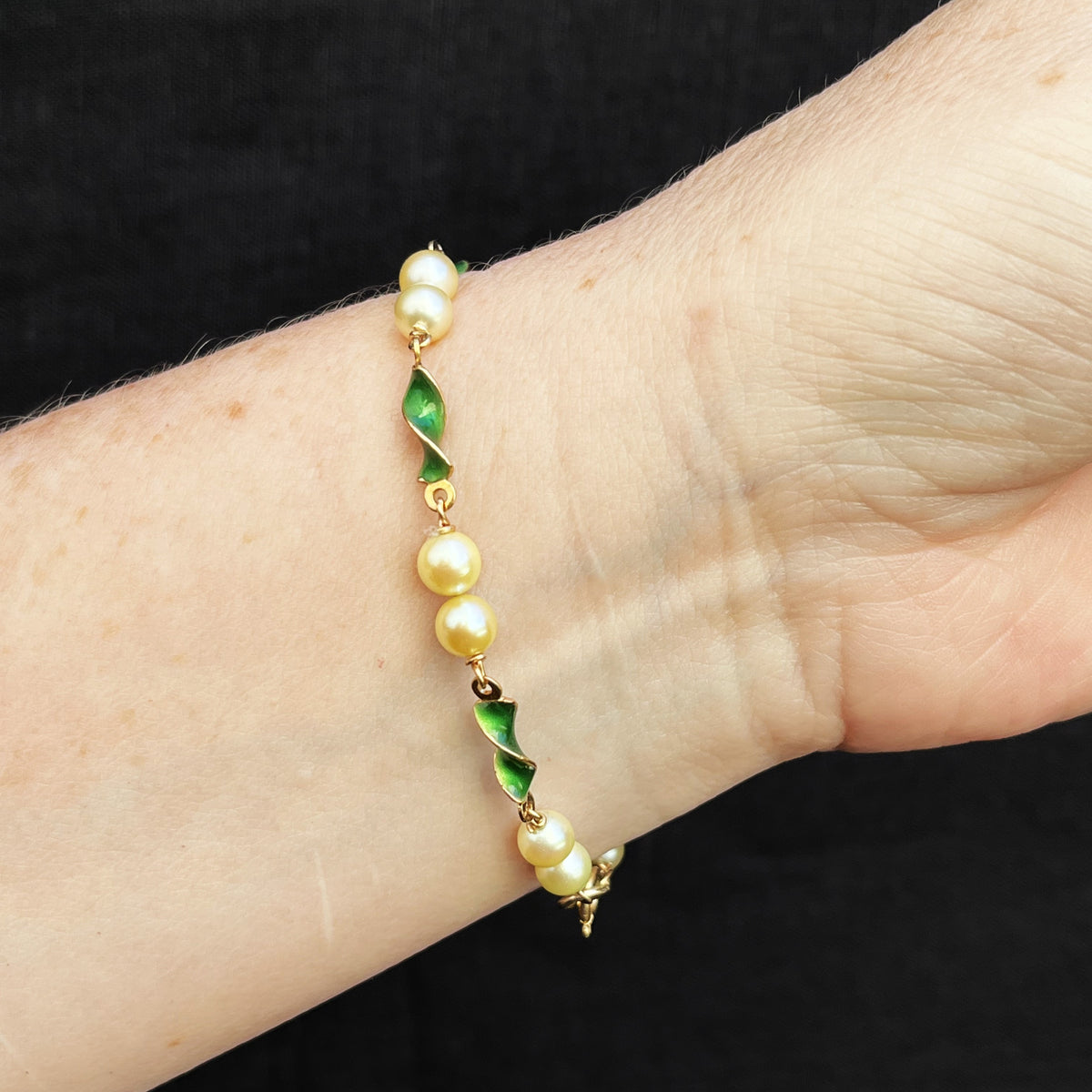 VINTAGE ITALIAN ENAMEL &amp; PEARL BRACELET 18ct GOLD