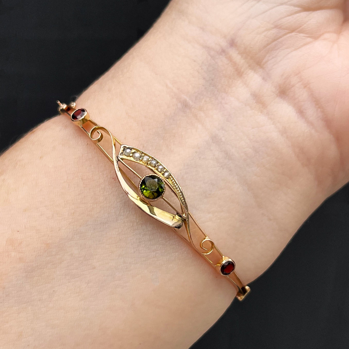 ANTIQUE EDWARDIAN c1900 GREEN SAPPHIRE GARNET & SEED PEARL BANGLE 9ct GOLD