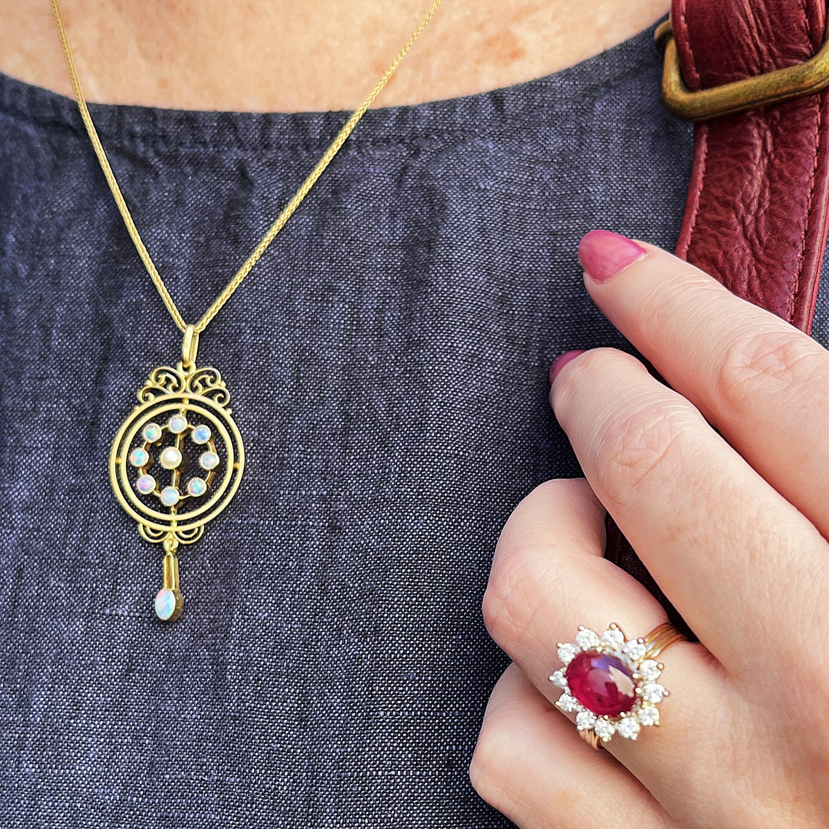 VINTAGE c1960 RUBY &amp; DIAMOND CLUSTER RING 18ct GOLD