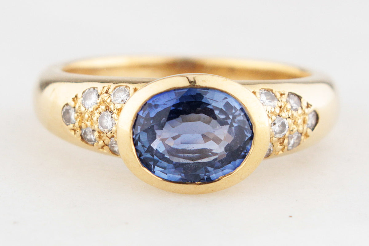 VINTAGE 2ct CEYLON SAPPHIRE AND DIAMOND RING 18ct GOLD