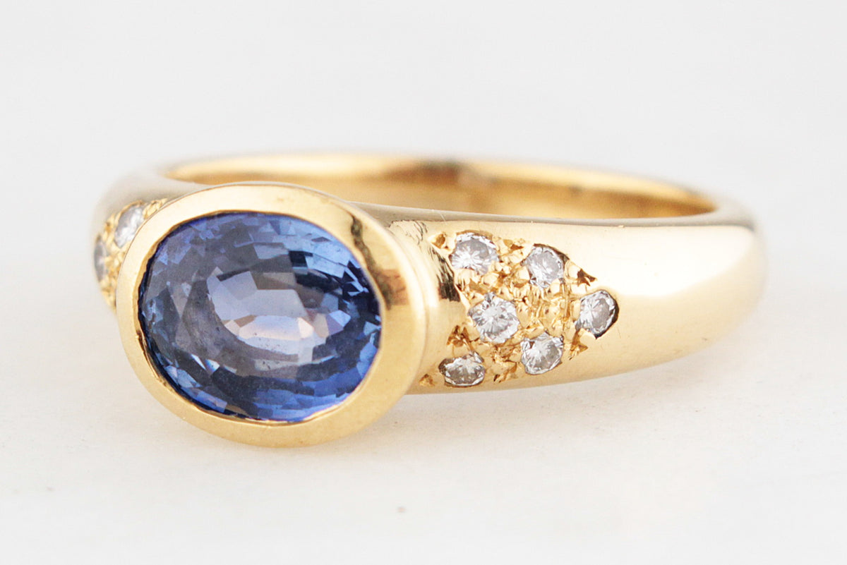 VINTAGE 2ct CEYLON SAPPHIRE AND DIAMOND RING 18ct GOLD