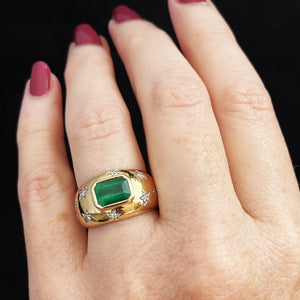 CONTEMPORARY EMERALD & DIAMOND RING 14ct GOLD