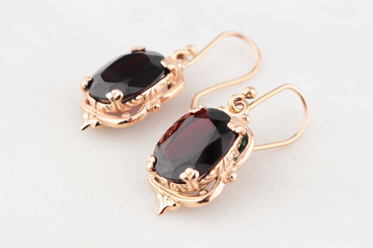 VINTAGE PYROPE GARNET EARRINGS 9ct GOLD
