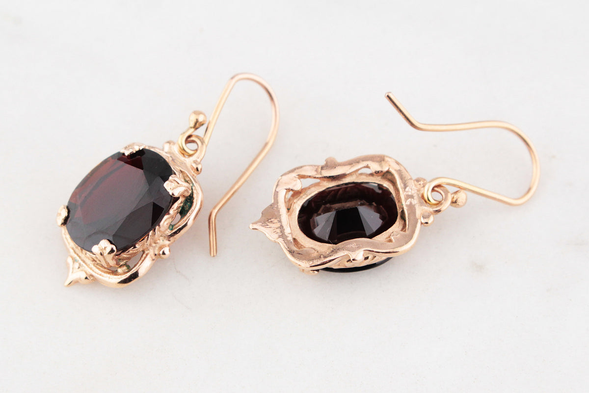 VINTAGE PYROPE GARNET EARRINGS 9ct GOLD