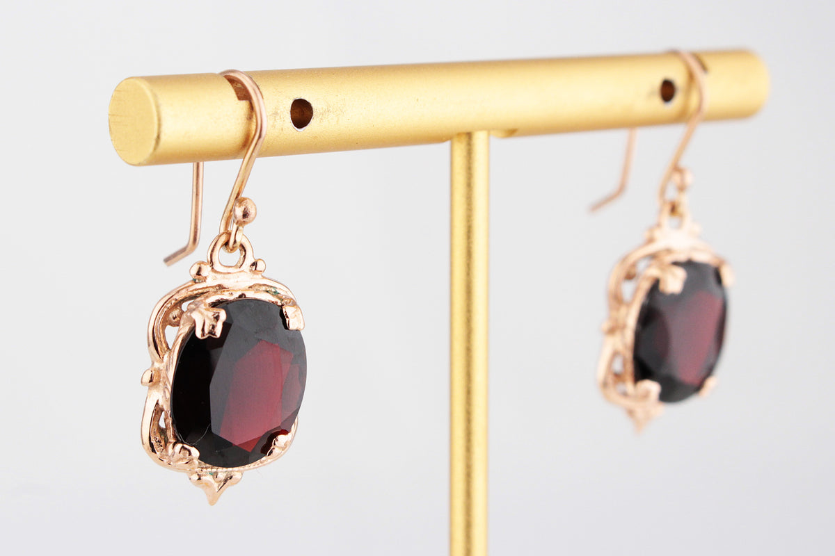 VINTAGE PYROPE GARNET EARRINGS 9ct GOLD
