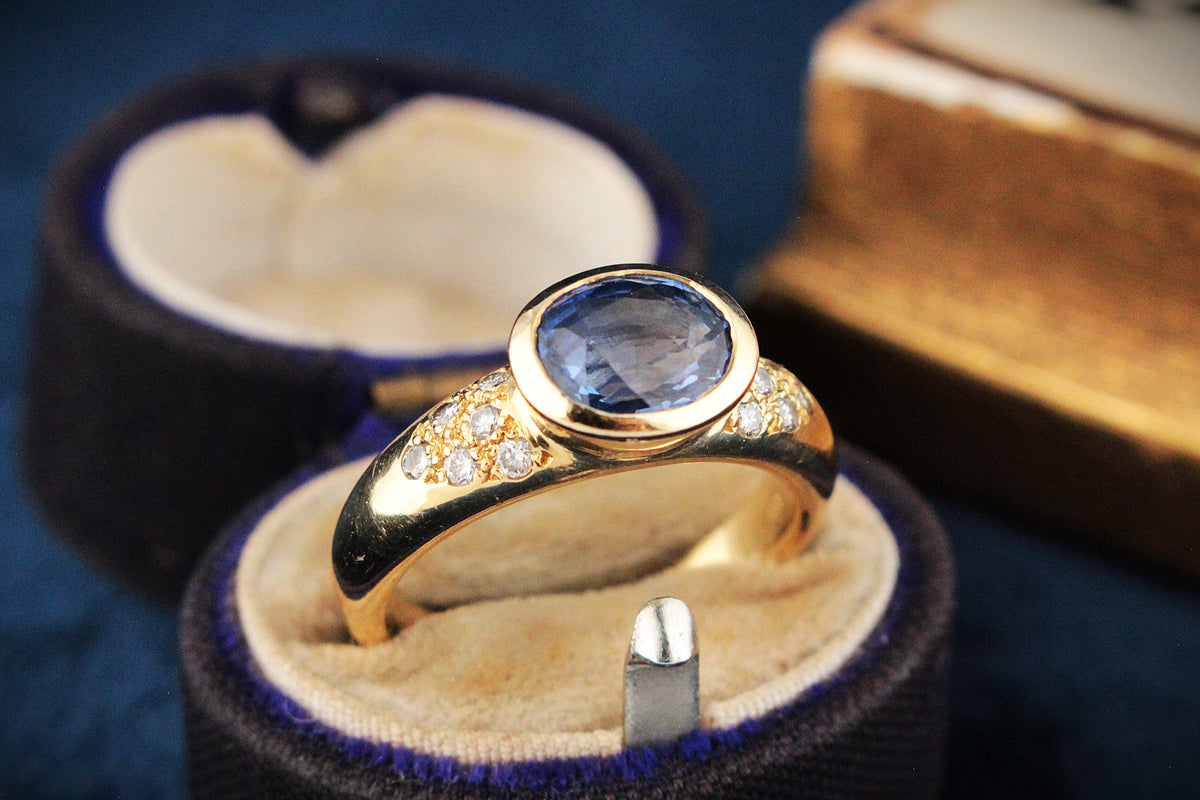 VINTAGE 2ct CEYLON SAPPHIRE AND DIAMOND RING 18ct GOLD