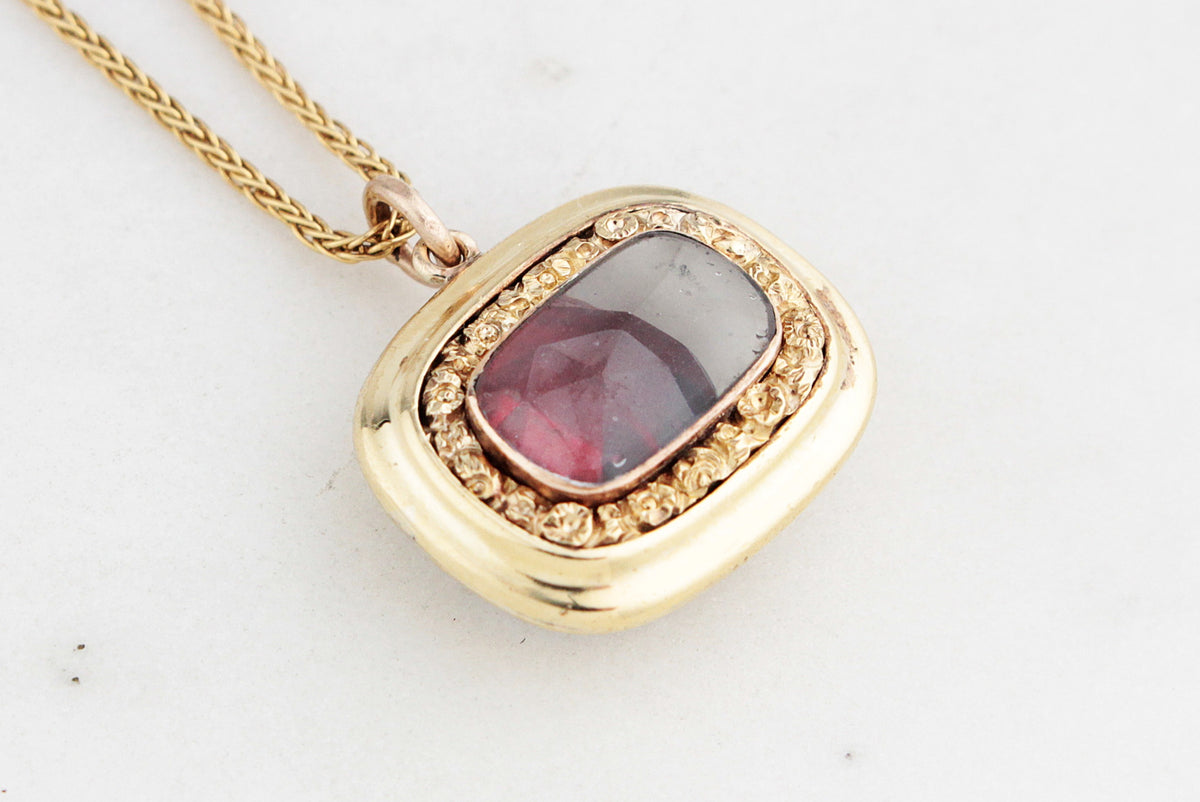 ANTIQUE MOURNING LOCKET WITH GARNET HEART 9ct GOLD