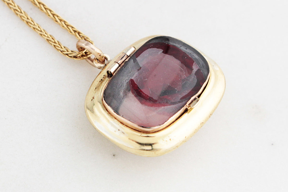 ANTIQUE MOURNING LOCKET WITH GARNET HEART 9ct GOLD