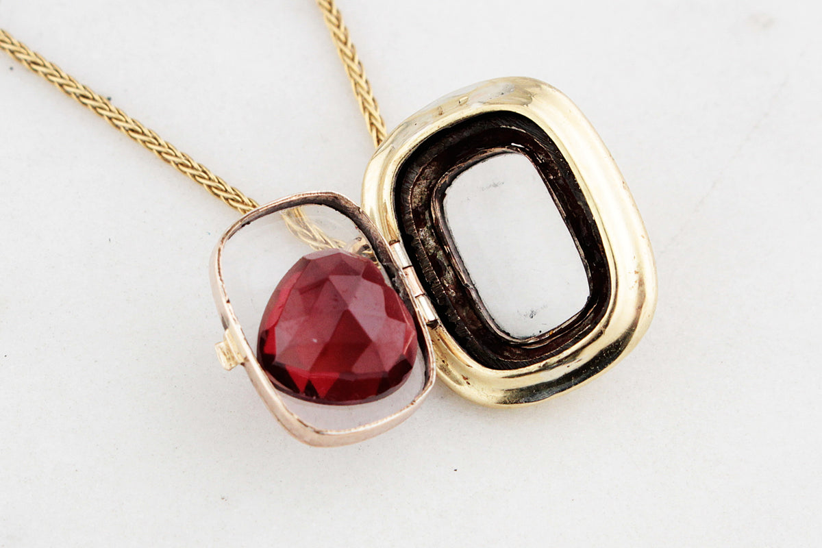 ANTIQUE MOURNING LOCKET WITH GARNET HEART 9ct GOLD
