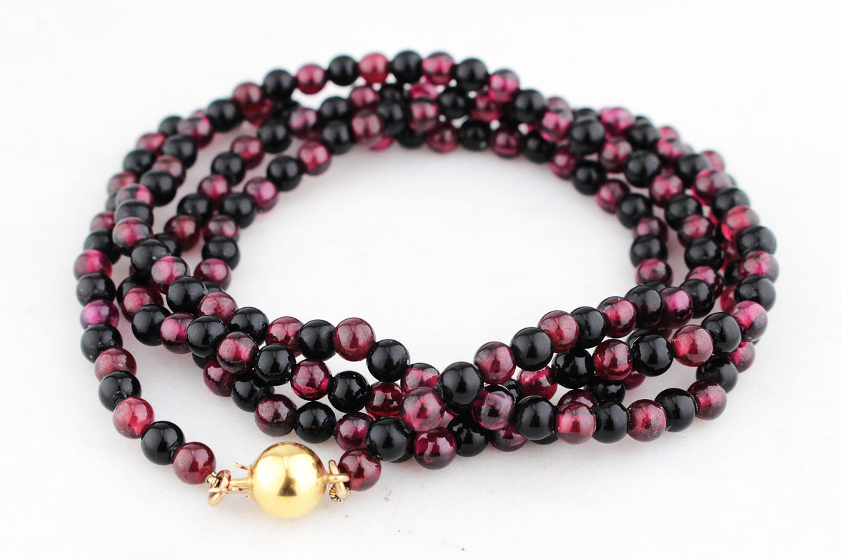 BESPOKE GARNET &amp; ONYX NECKLACE 9ct GOLD