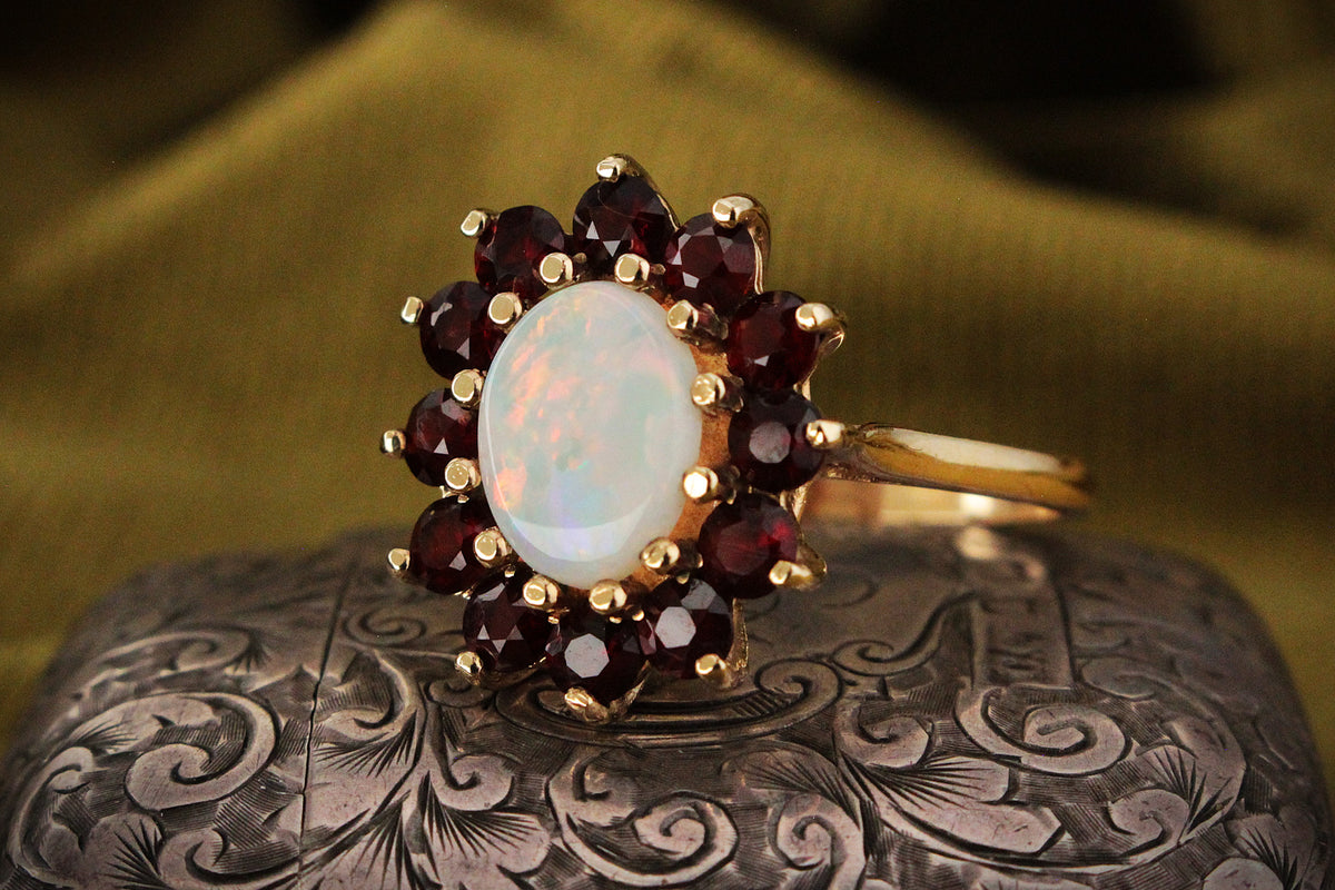 MID-CENTURY 1976 OPAL &amp; GARNET RING 9ct GOLD