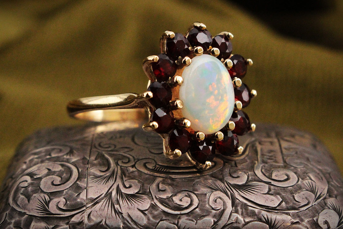MID-CENTURY 1976 OPAL &amp; GARNET RING 9ct GOLD