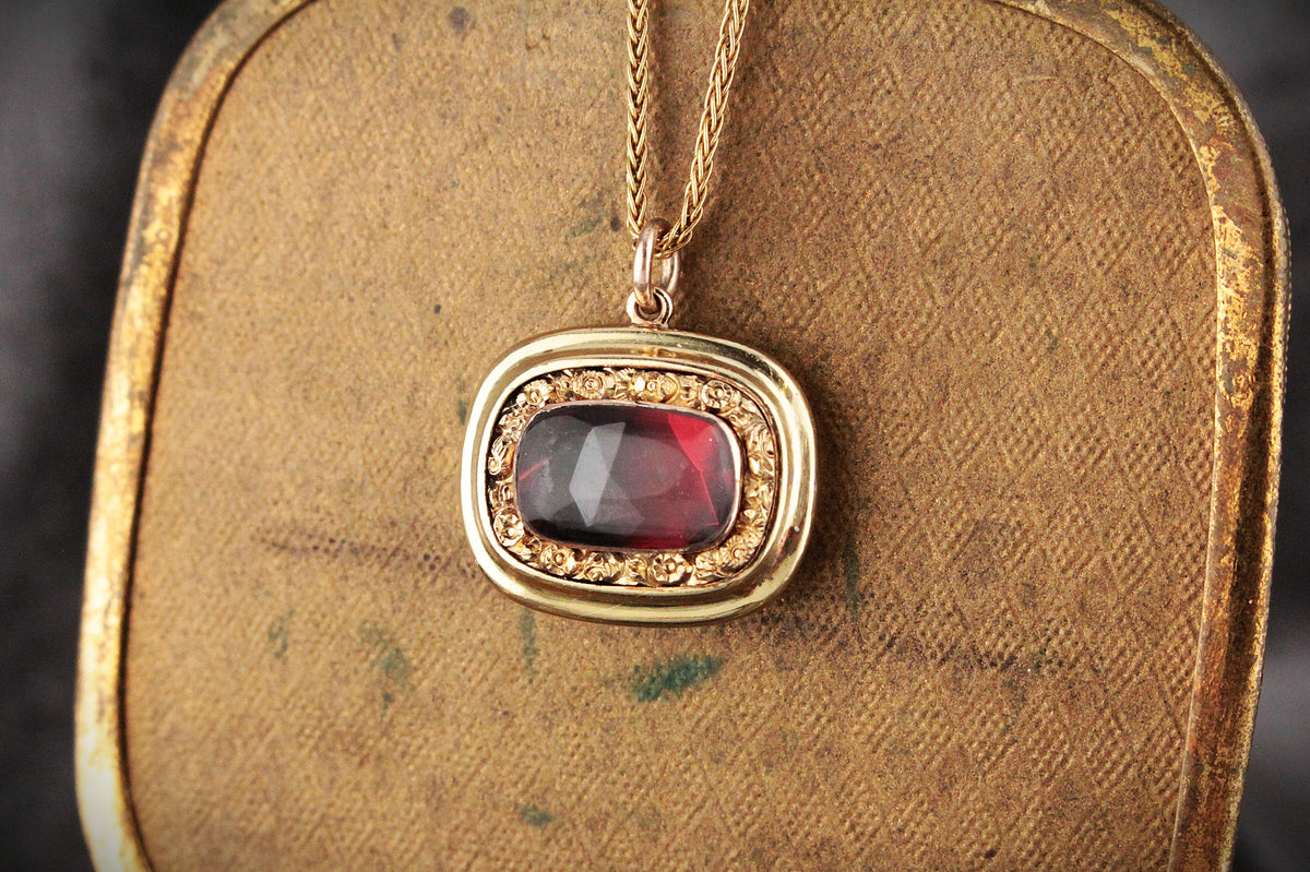 ANTIQUE MOURNING LOCKET WITH GARNET HEART 9ct GOLD