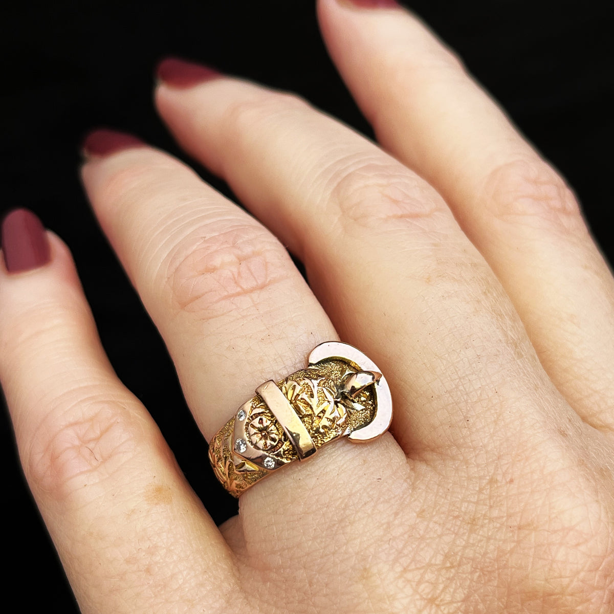 ANTIQUE VICTORIAN 1900 DIAMOND ETCHED BUCKLE RING 9ct GOLD