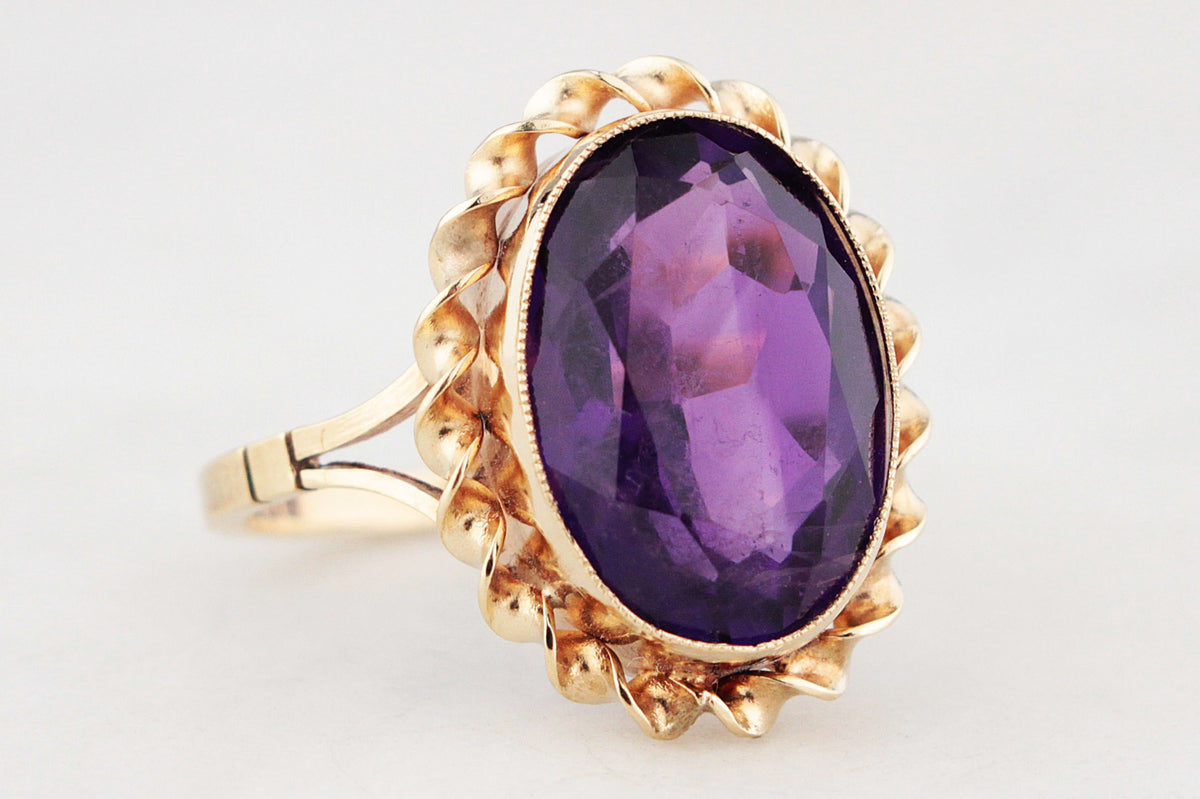 MID-CENTURY 5.50ct AMETHYST RING 9ct GOLD
