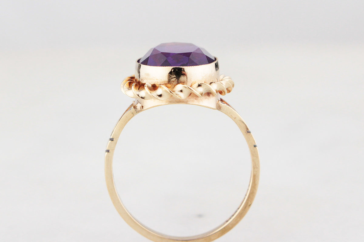 MID-CENTURY 5.50ct AMETHYST RING 9ct GOLD