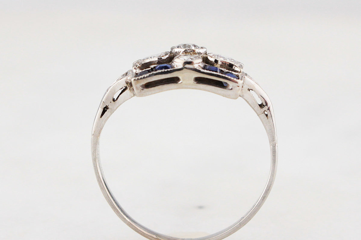 ANTQIUE ART DECO c1920 PLATINUM DIAMOND &amp; SAPPHIRE RING