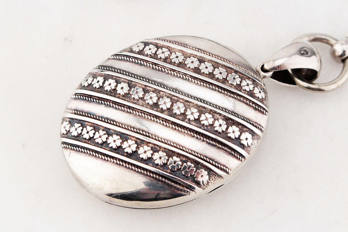 ANTIQUE VICTORIAN STERLING SILVER 1878 BOOK CHAIN &amp; LOCKET