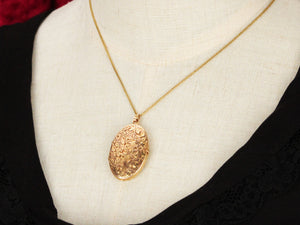 ANTIQUE ENGRAVED OVAL LOCKET 9ct GOLD