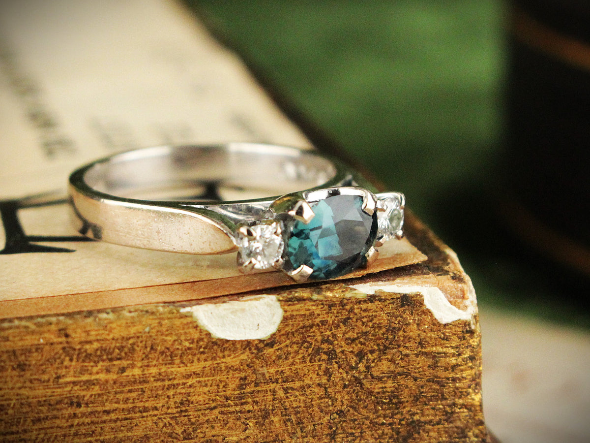 RETRO SAPPHIRE &amp; DIAMOND RING 18ct GOLD &amp; PLATINUM