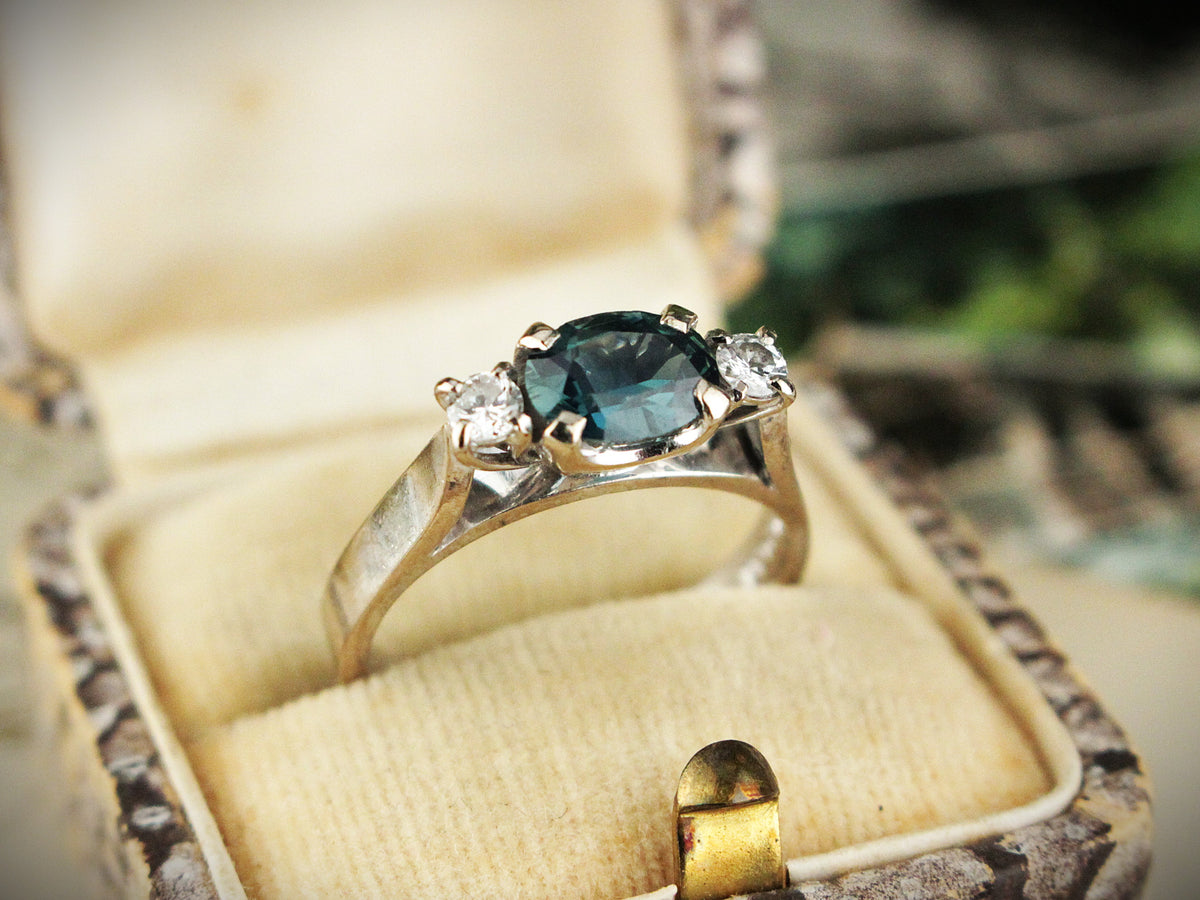 RETRO SAPPHIRE &amp; DIAMOND RING 18ct GOLD &amp; PLATINUM