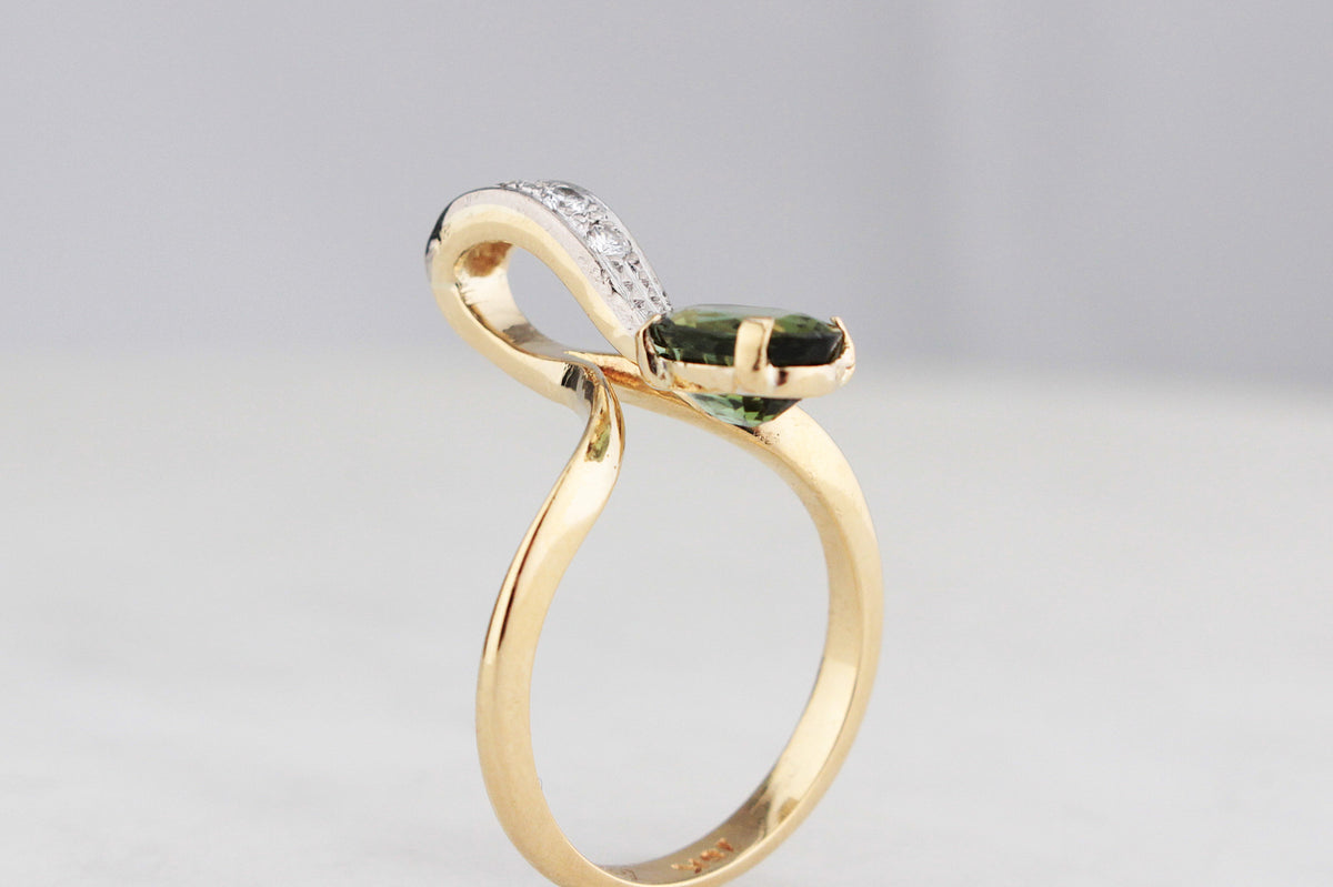VINTAGE c1940’s SAPPHIRE &amp; DIAMOND RING 18ct GOLD