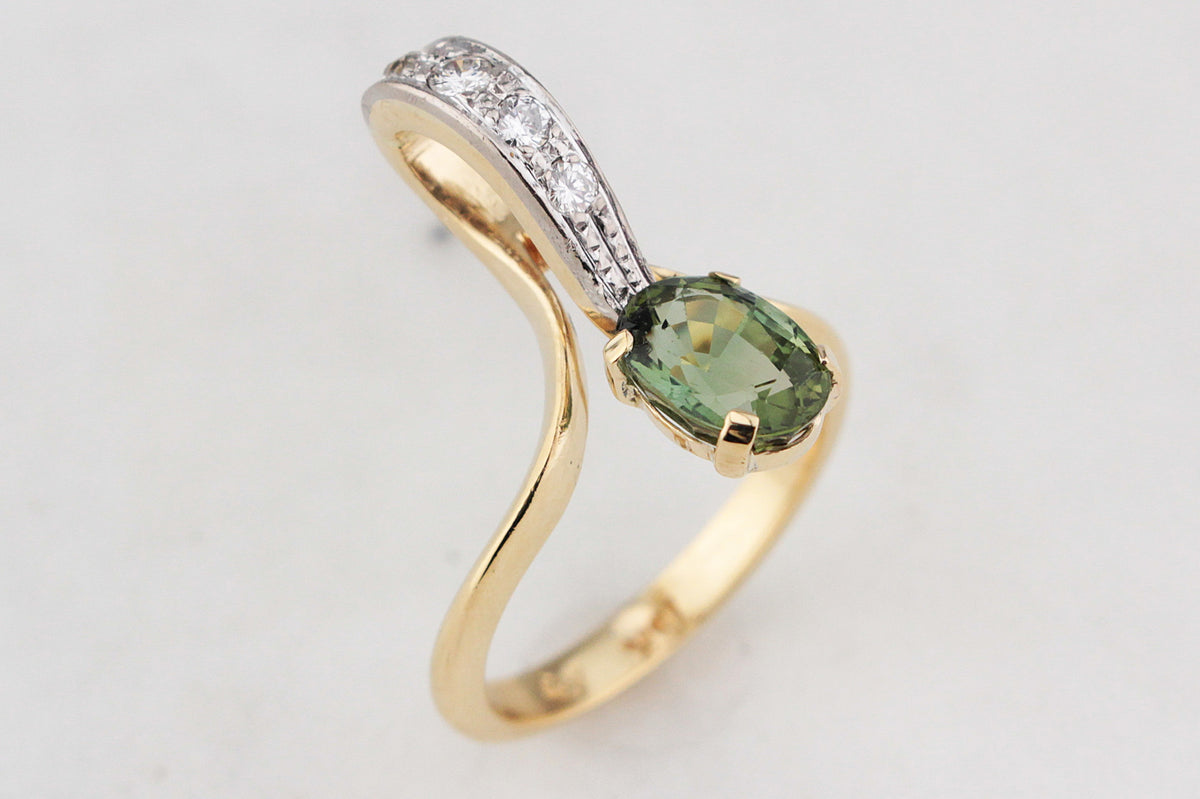 VINTAGE c1940’s SAPPHIRE &amp; DIAMOND RING 18ct GOLD