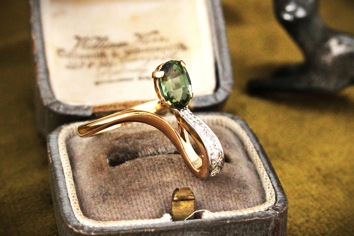 VINTAGE c1940’s SAPPHIRE &amp; DIAMOND RING 18ct GOLD