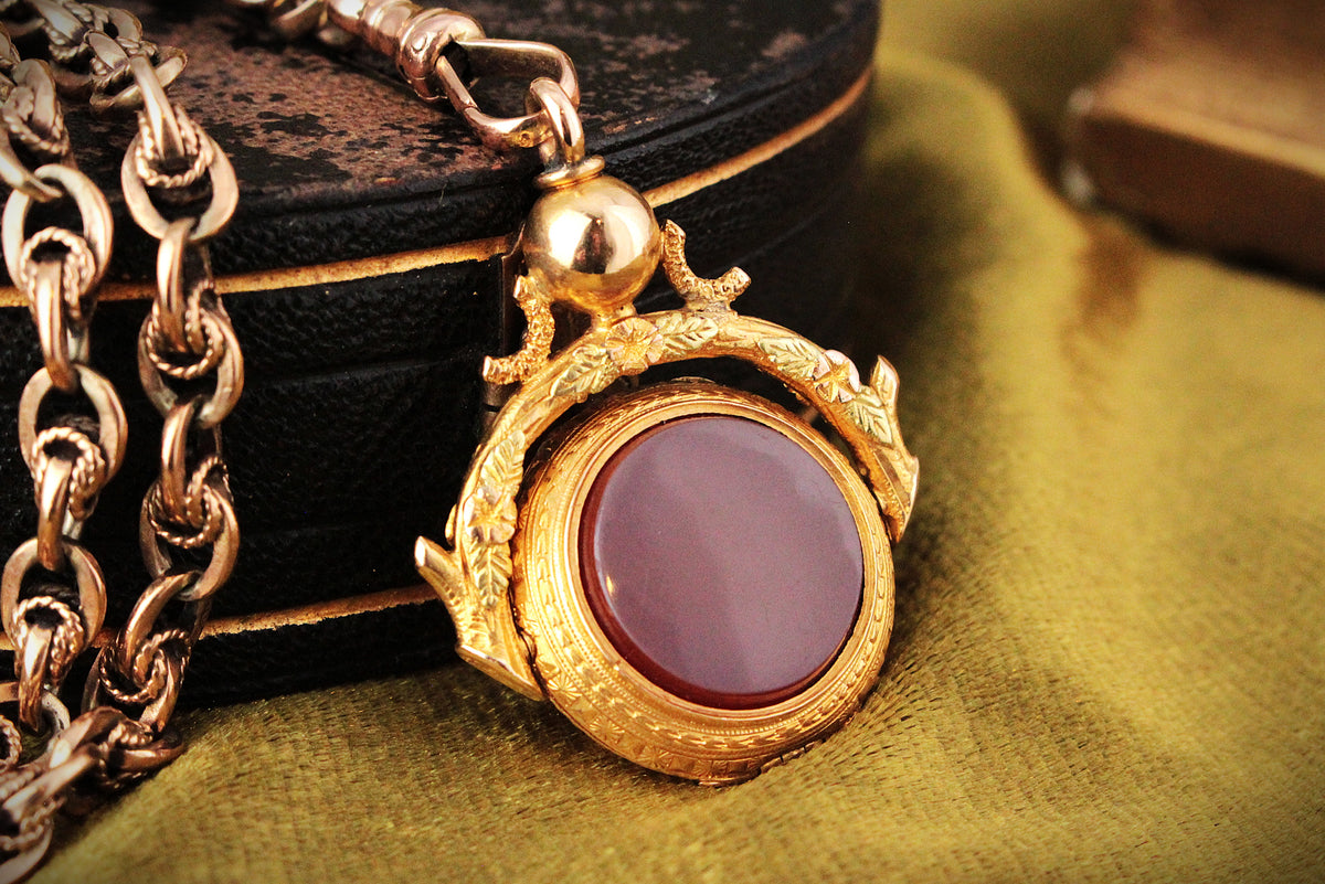 ANTIQUE VICTORIAN DOUBLE SIDED CARNELIAN SPINNING FOB LOCKET 15ct GOLD