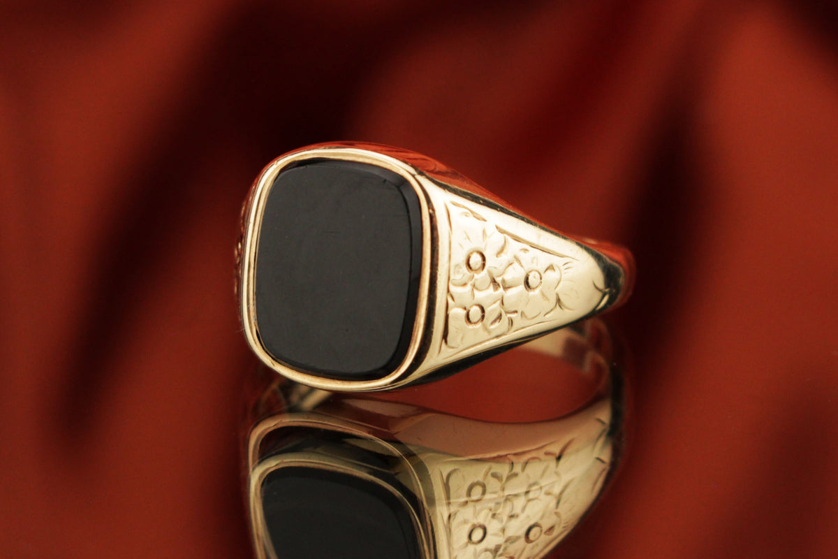 VINTAGE ESTATE 1942 ONYX RING 9ct YELLOW GOLD
