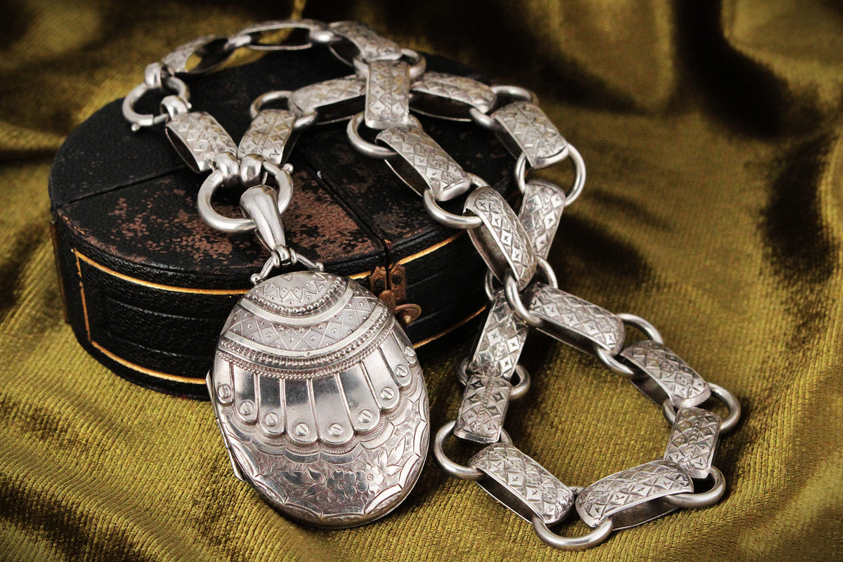 ANTIQUE EDWARDIAN 1908 STERLING SILVER BOOK CHAIN &amp; LOCKET