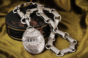 ANTIQUE EDWARDIAN 1908 STERLING SILVER BOOK CHAIN & LOCKET