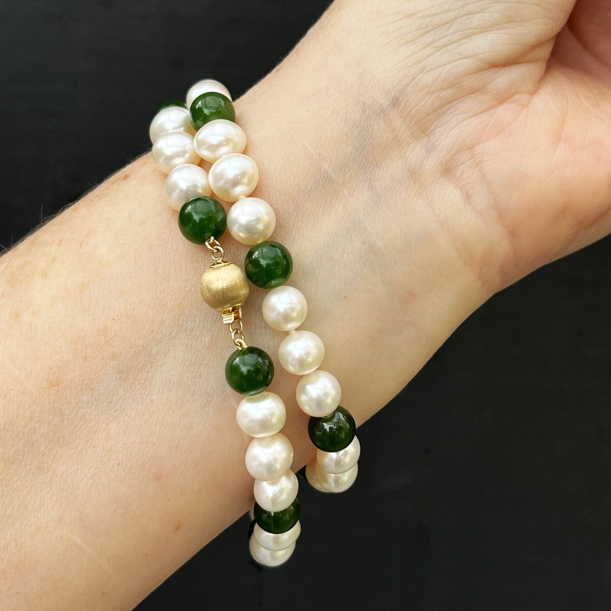 PEARL AND NEPHRITE JADE NECKLACE 14ct BALL CLASP